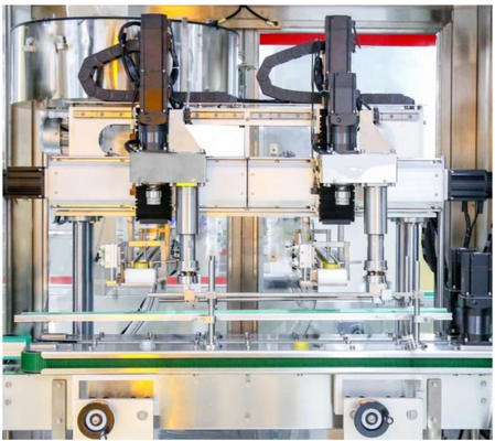 comprare Macchina di tappo automatico Ampia applicabilità Compatibile con varie forme di bottiglia e disegni di tappo per una produzione flessibile online manufacture