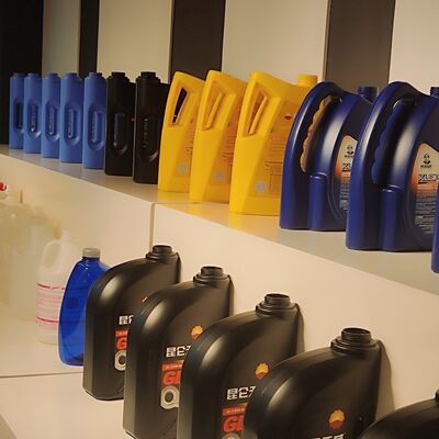 comprare Linea di riempimento di lubrificanti completamente automatica da 1-5L 1000-5000BPH 1000ml-5000ml online manufacture