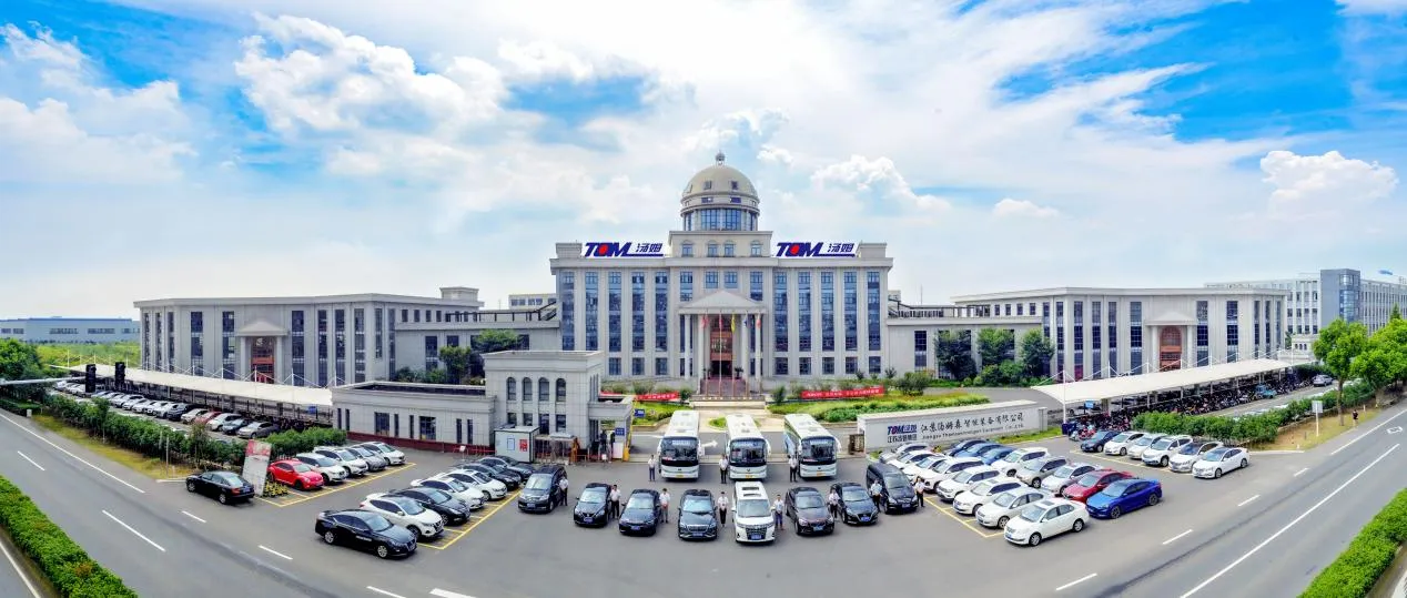 Macchina riempitrice automatica multi-testa per liquidi ODM, esclusiva, brevettata, per bottiglie di antigelo e olio 12