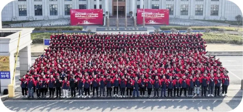 Macchina automatica per il riempimento di lubrificanti chimici per l'industria 5